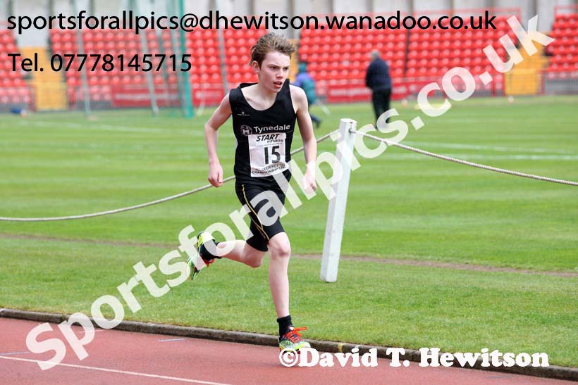 Boys under-13s 1500 metres, North Eastern Champs, Gateshead Stadium. Photo: David T. Hewitson/Sports for All Pics